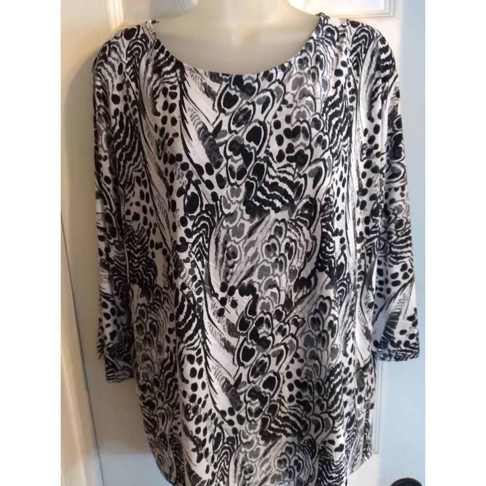 Chicos Top Black White Slit Sleeves Sz 3 Classic Office
